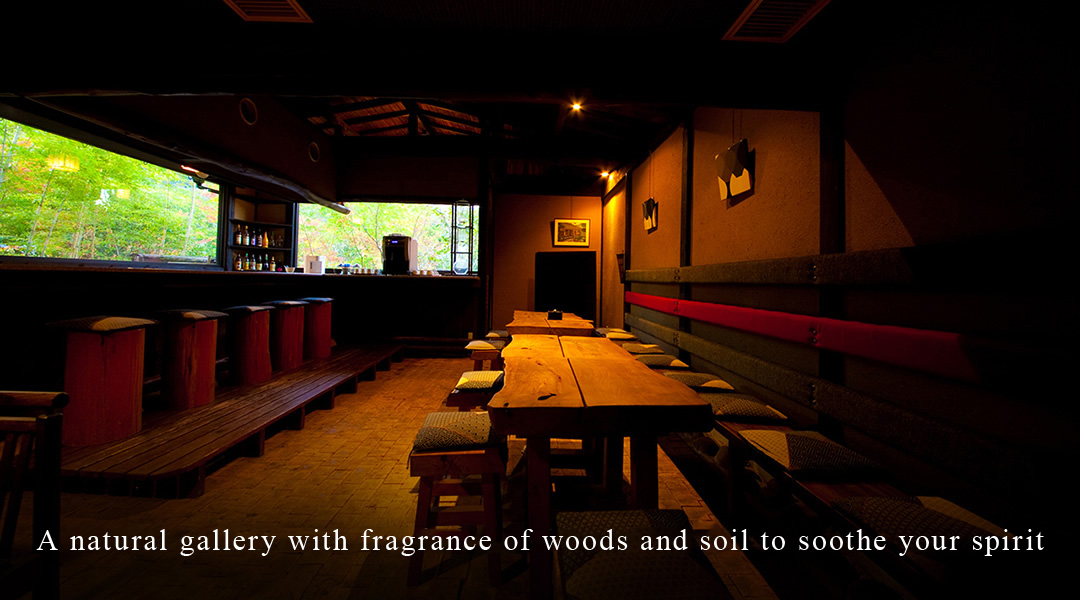 A natural gallery with fragrance of woods and soil to soothe your spirit